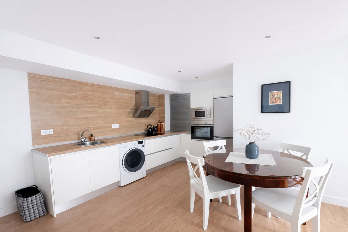 Se vende Apartamento Planta Media de 2 dormitorios en Costa Del Sol, Málaga, España