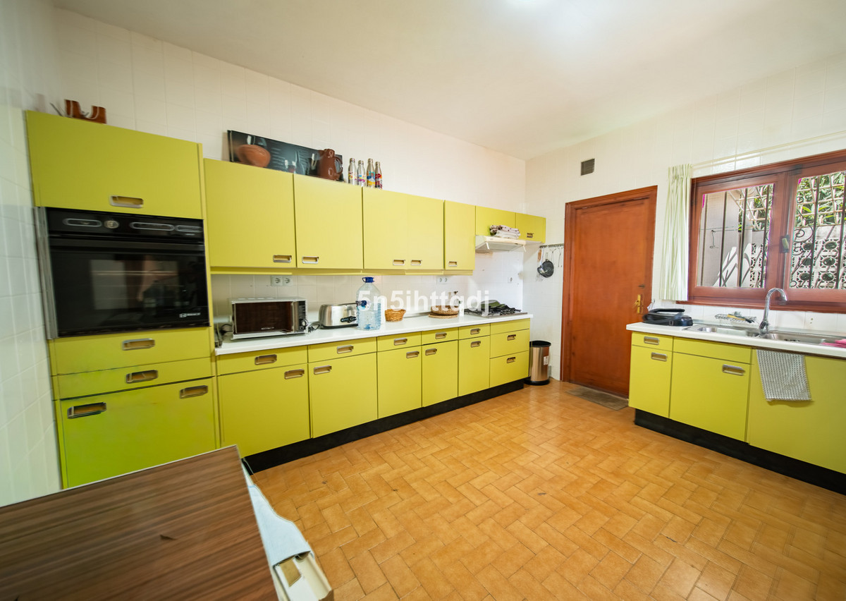 4 Bed Townhouse for sale in The Golden Mile Costa Del Sol, Málaga, Spain