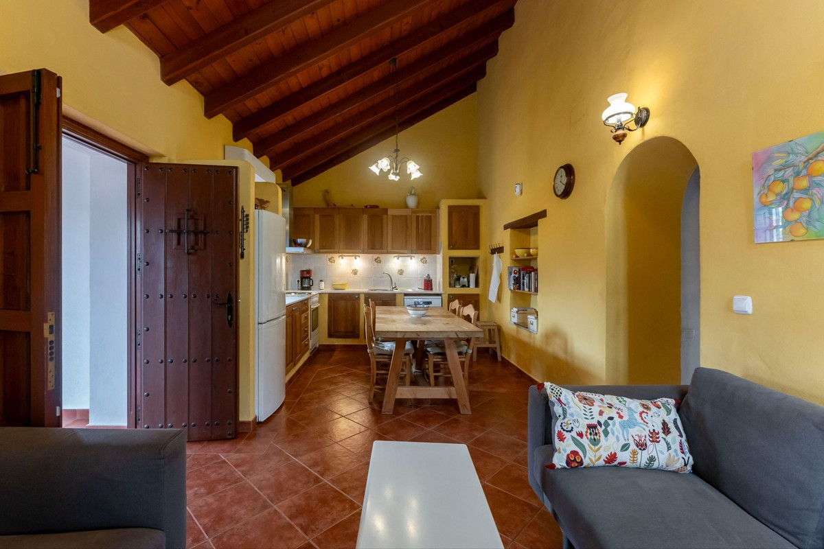 Se vende Finca - Cortijo de 3 dormitorios en Costa Del Sol, Málaga, España
