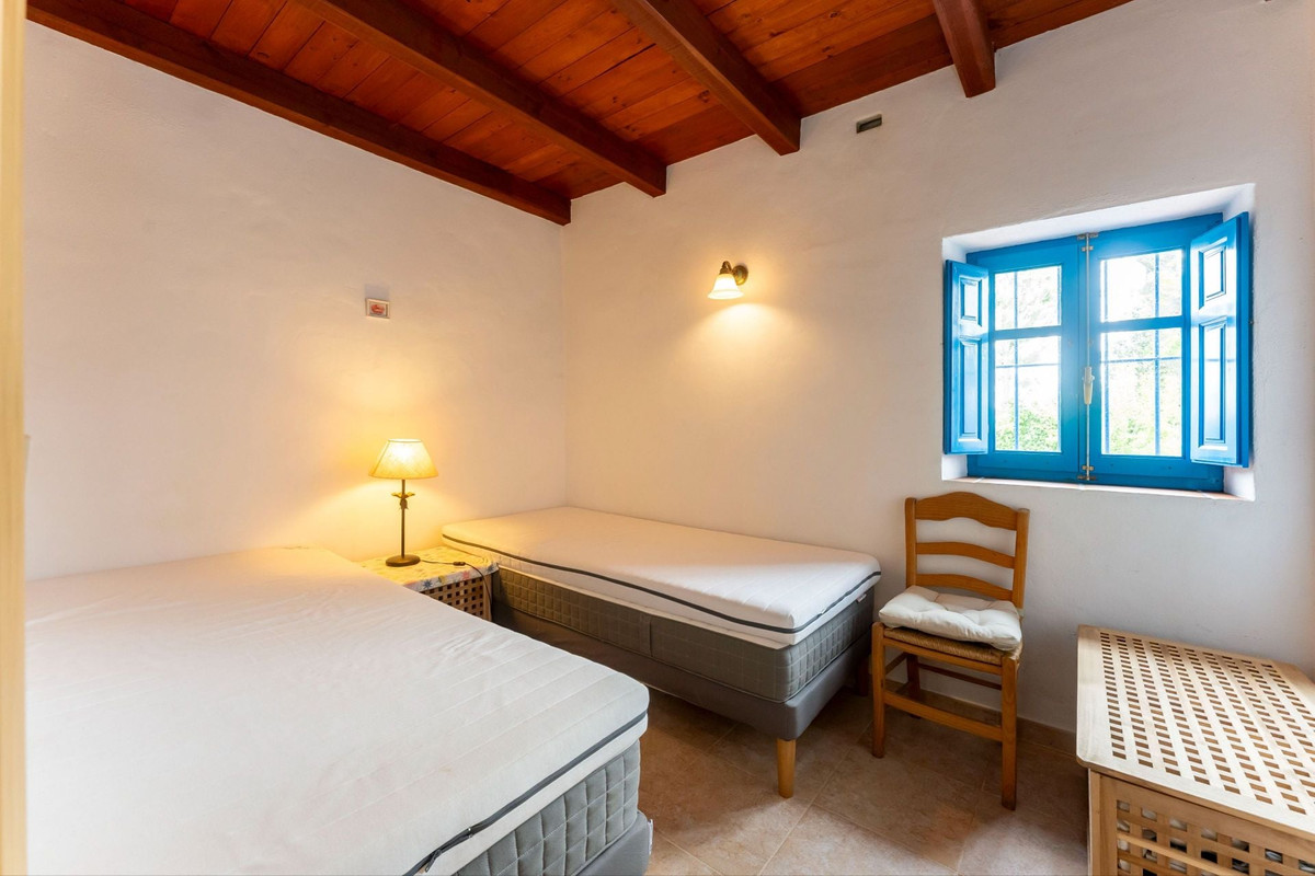 Se vende Finca - Cortijo de 3 dormitorios en Costa Del Sol, Málaga, España
