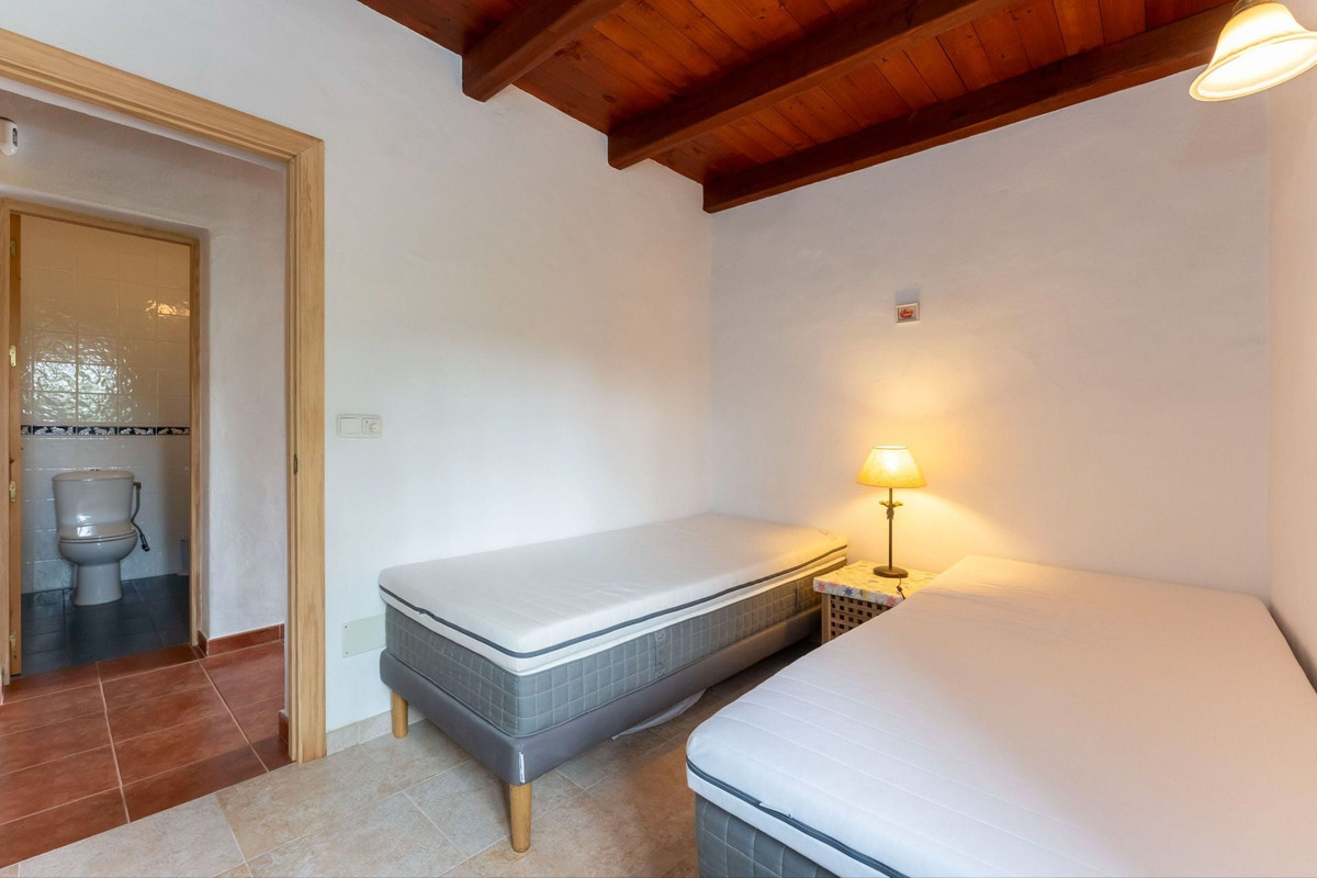 Se vende Finca - Cortijo de 3 dormitorios en Costa Del Sol, Málaga, España