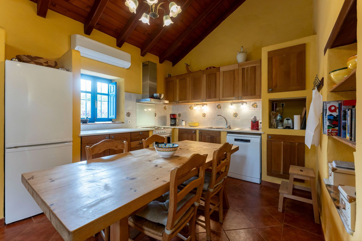 Se vende Finca - Cortijo de 3 dormitorios en Costa Del Sol, Málaga, España
