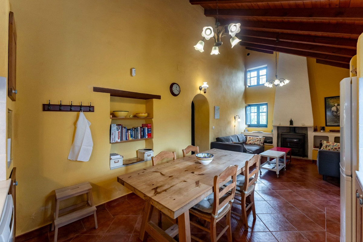 Se vende Finca - Cortijo de 3 dormitorios en Costa Del Sol, Málaga, España