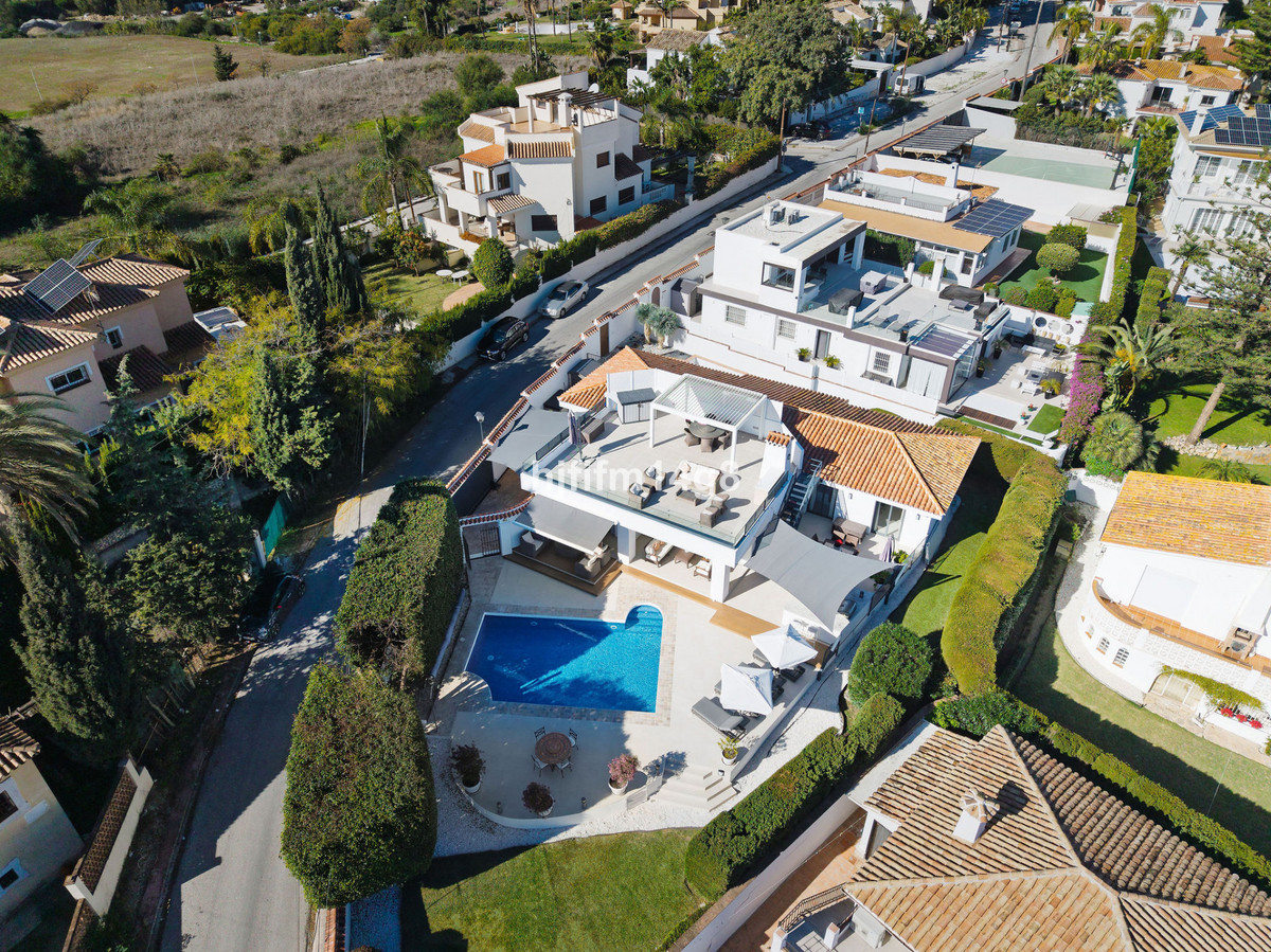 4 Bed Townhouse for sale in Nueva Andalucía Costa Del Sol, Málaga, Spain