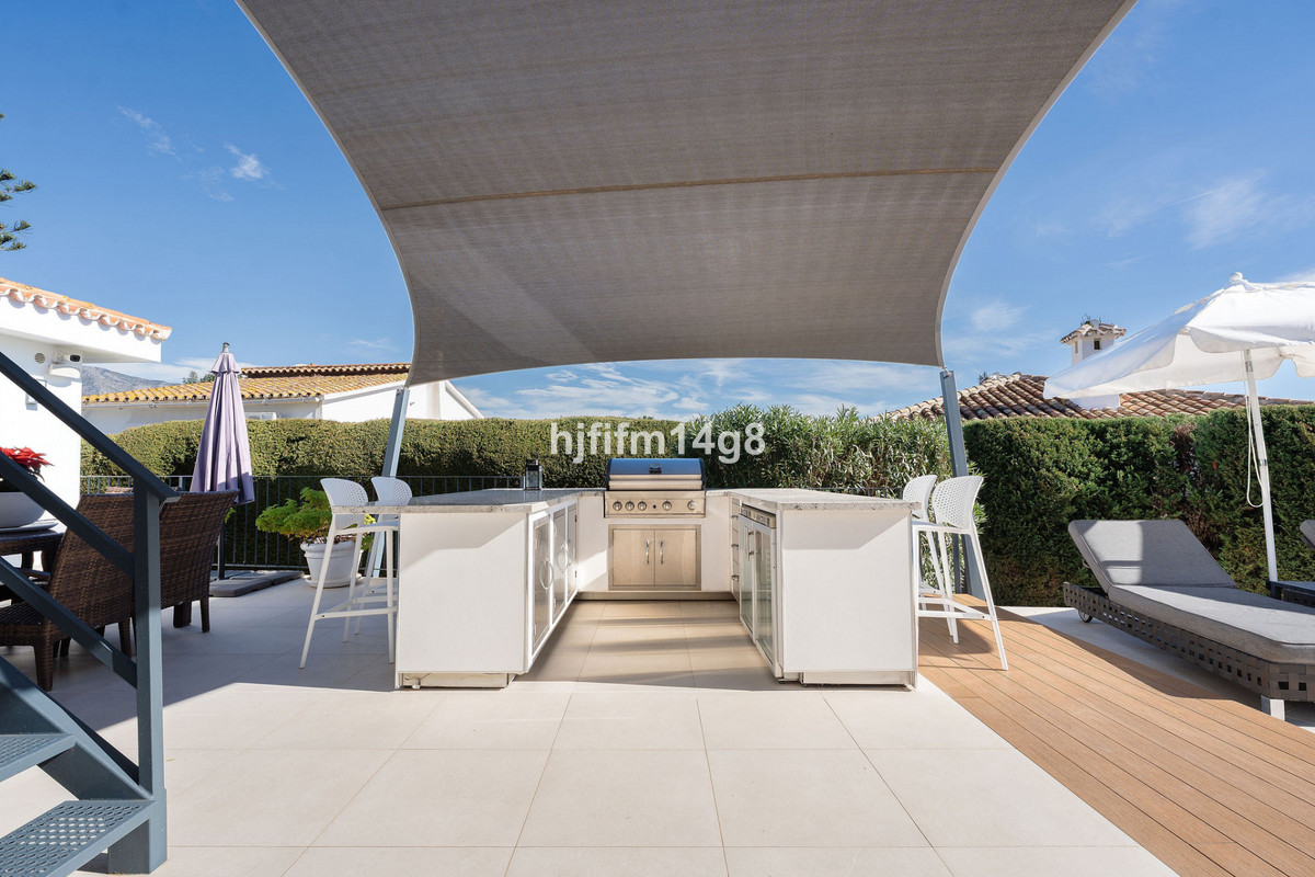 4 Bed Townhouse for sale in Nueva Andalucía Costa Del Sol, Málaga, Spain