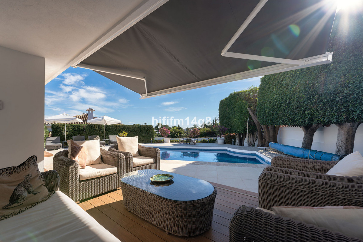 4 Bed Townhouse for sale in Nueva Andalucía Costa Del Sol, Málaga, Spain