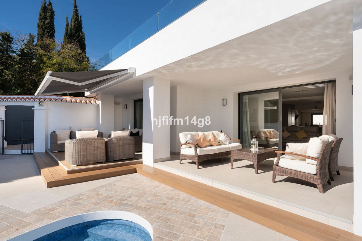 4 Bed Townhouse for sale in Nueva Andalucía Costa Del Sol, Málaga, Spain