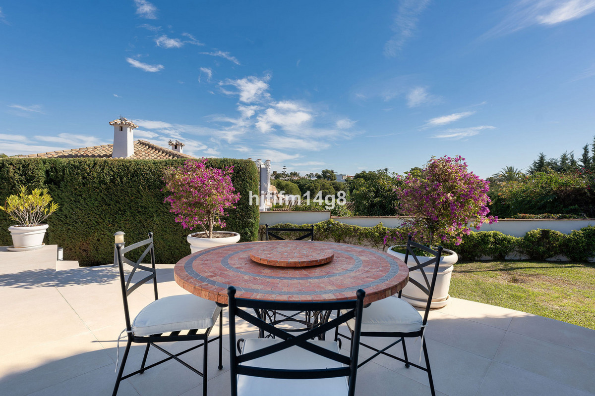 4 Bed Townhouse for sale in Nueva Andalucía Costa Del Sol, Málaga, Spain