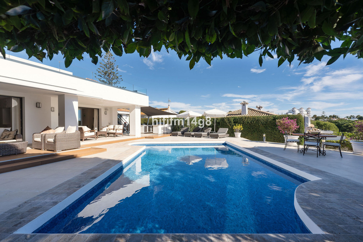 4 Bed Townhouse for sale in Nueva Andalucía Costa Del Sol, Málaga, Spain