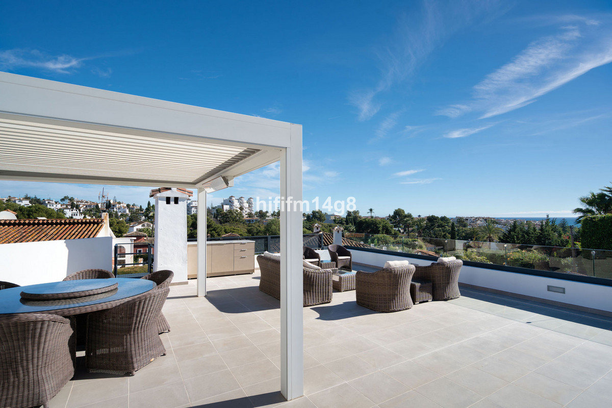 4 Bed Townhouse for sale in Nueva Andalucía Costa Del Sol, Málaga, Spain