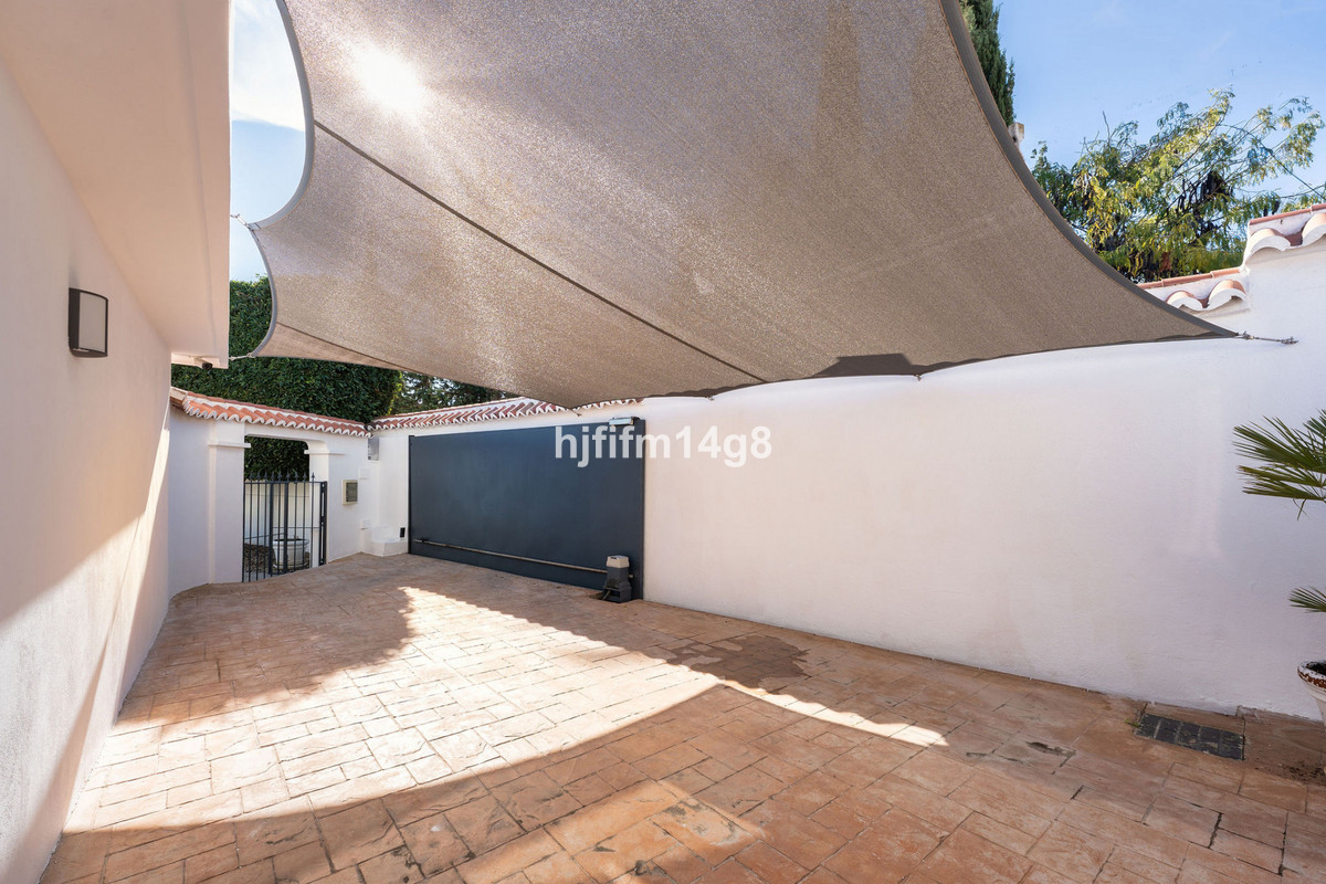 4 Bed Townhouse for sale in Nueva Andalucía Costa Del Sol, Málaga, Spain