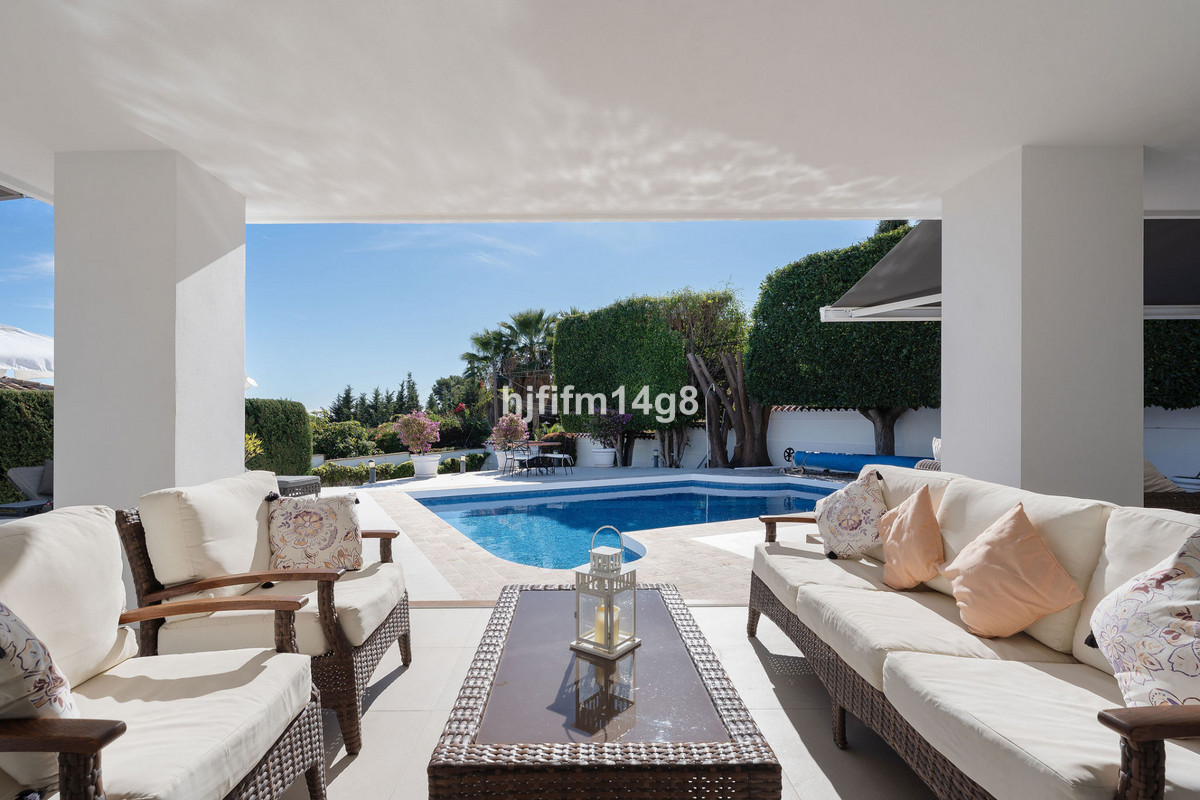 4 Bed Townhouse for sale in Nueva Andalucía Costa Del Sol, Málaga, Spain