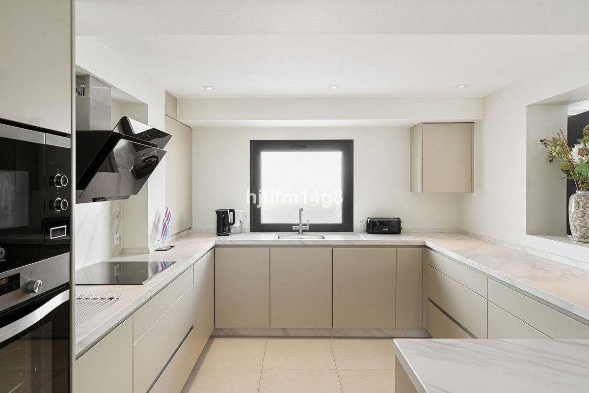 4 Bed Townhouse for sale in Nueva Andalucía Costa Del Sol, Málaga, Spain