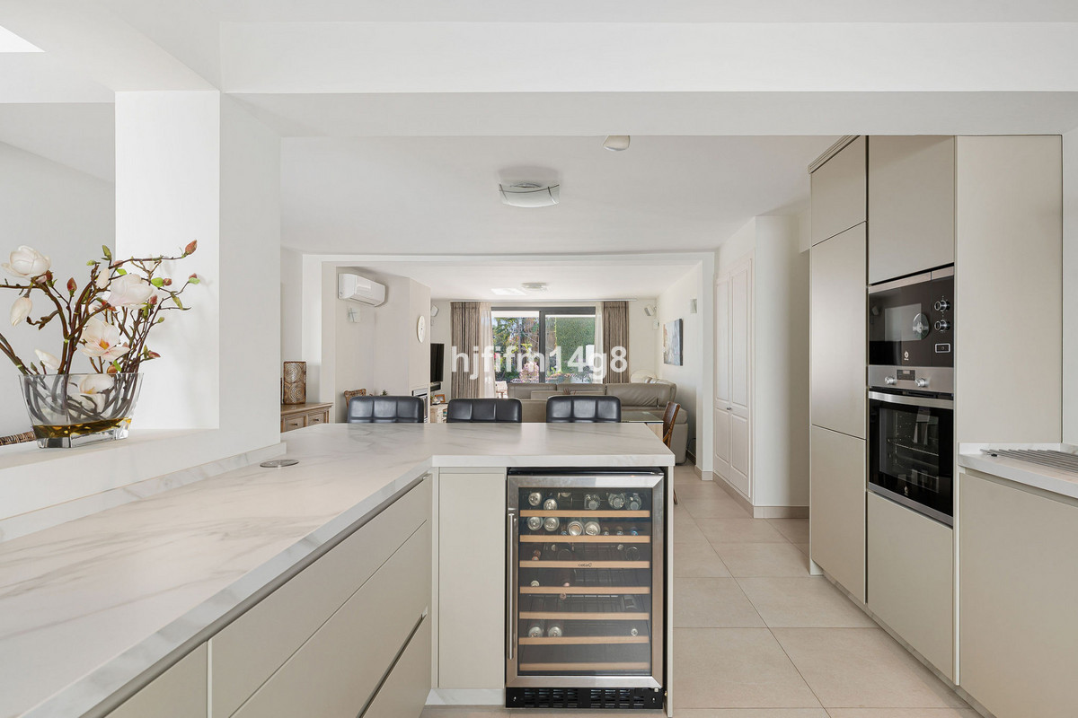 4 Bed Townhouse for sale in Nueva Andalucía Costa Del Sol, Málaga, Spain