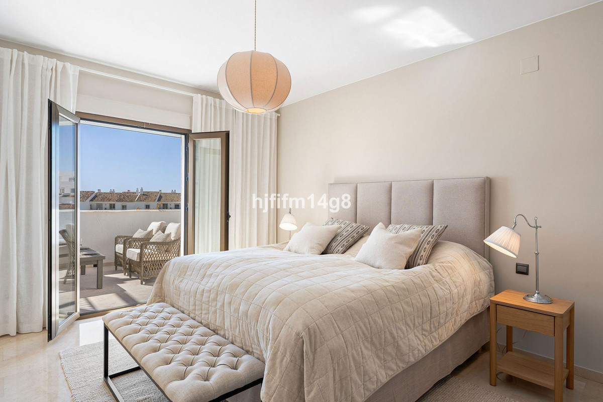 2 Bed Apartment for sale in Nueva Andalucía Costa Del Sol, Málaga, Spain