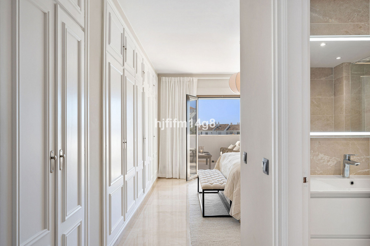 2 Bed Apartment for sale in Nueva Andalucía Costa Del Sol, Málaga, Spain