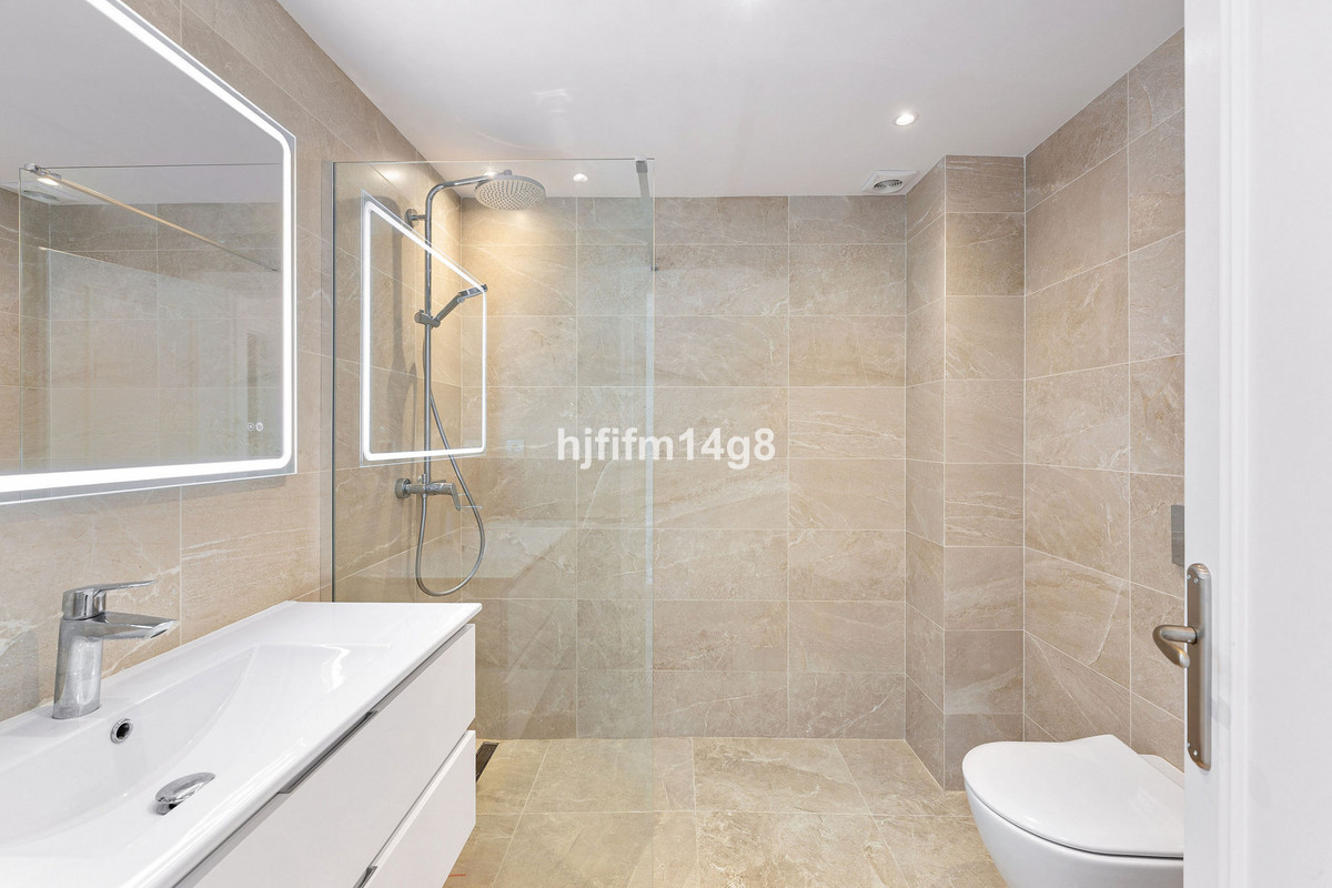 2 Bed Apartment for sale in Nueva Andalucía Costa Del Sol, Málaga, Spain