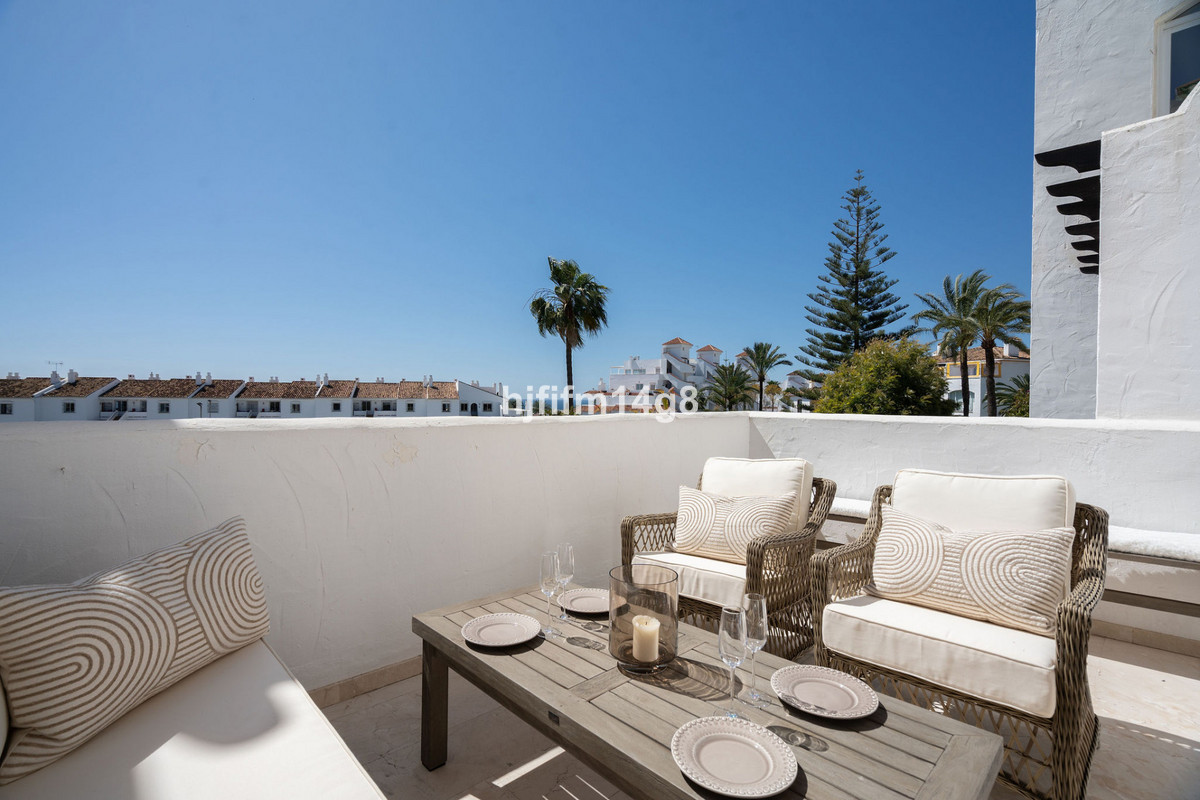 2 Bed Apartment for sale in Nueva Andalucía Costa Del Sol, Málaga, Spain