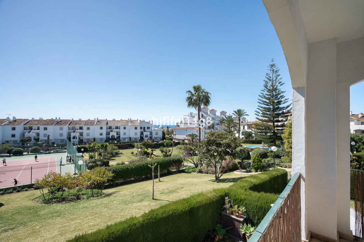 2 Bed Apartment for sale in Nueva Andalucía Costa Del Sol, Málaga, Spain