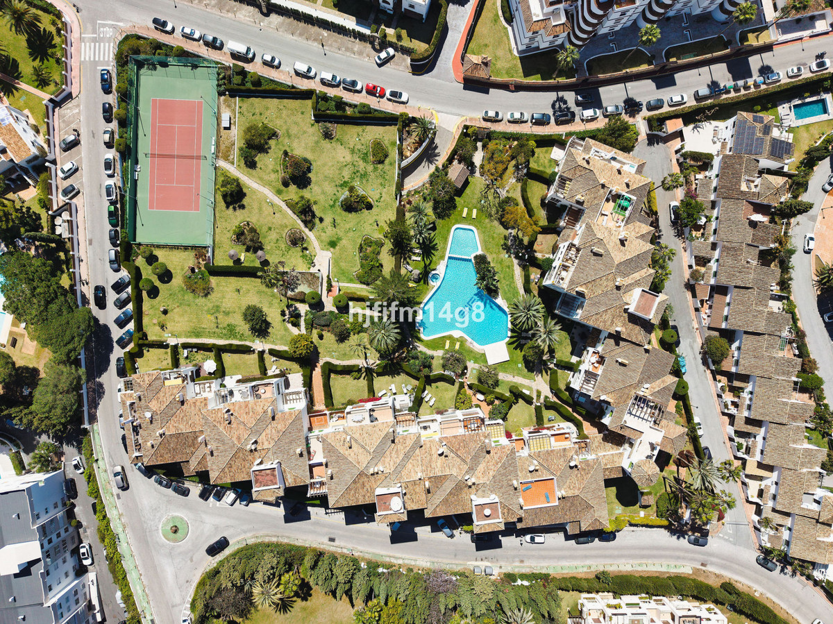 2 Bed Apartment for sale in Nueva Andalucía Costa Del Sol, Málaga, Spain