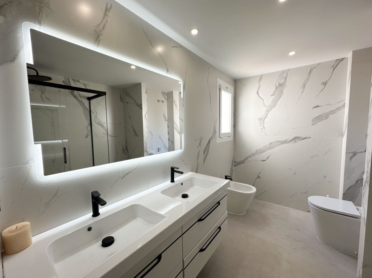 3 Bed Apartment for sale in San Pedro De Alcántara Costa Del Sol, Málaga, Spain