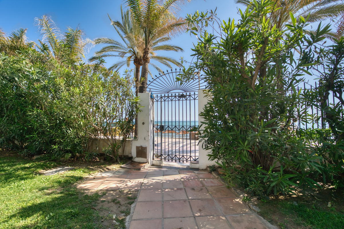 1 Bed Apartment for sale in Marbella Costa Del Sol, Málaga, Spain
