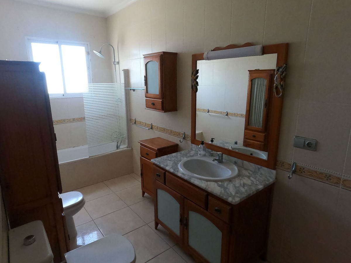 Se vende Villa - Chalet de 4 dormitorios en Costa Blanca, Alicante, España