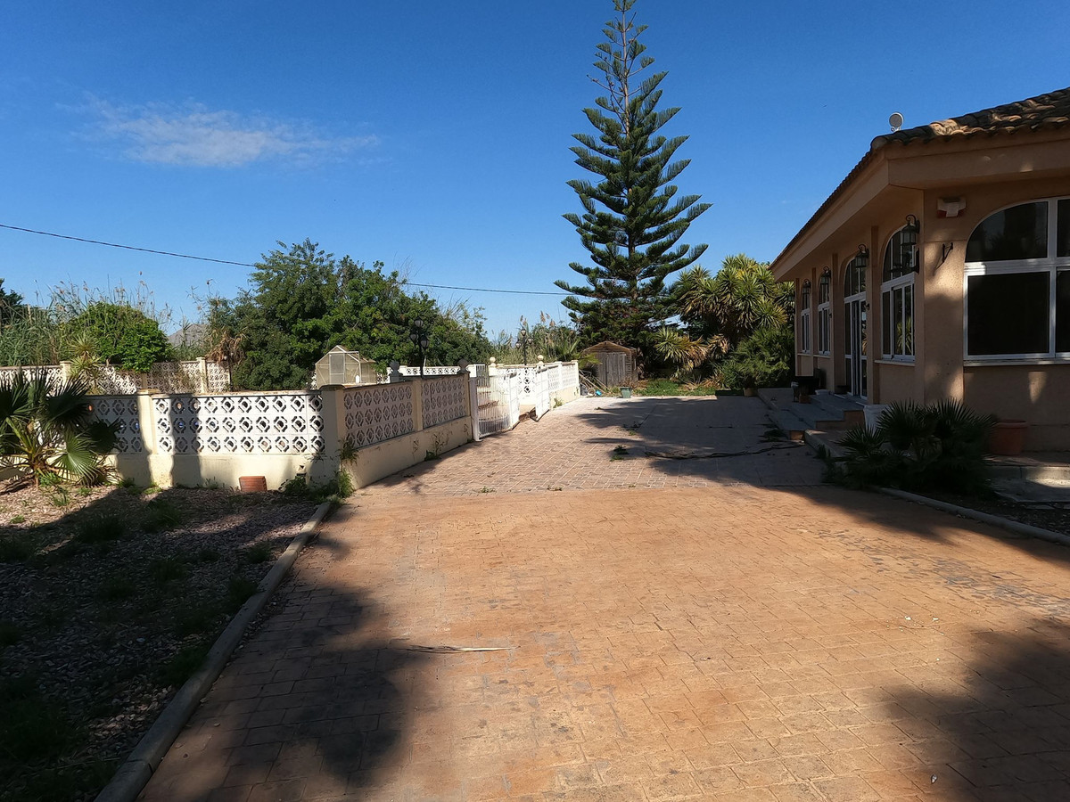 Se vende Villa - Chalet de 4 dormitorios en Costa Blanca, Alicante, España