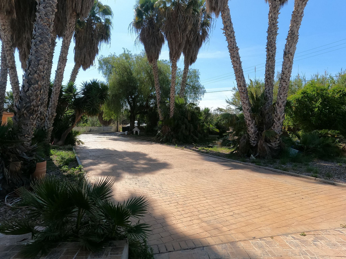 Se vende Villa - Chalet de 4 dormitorios en Costa Blanca, Alicante, España