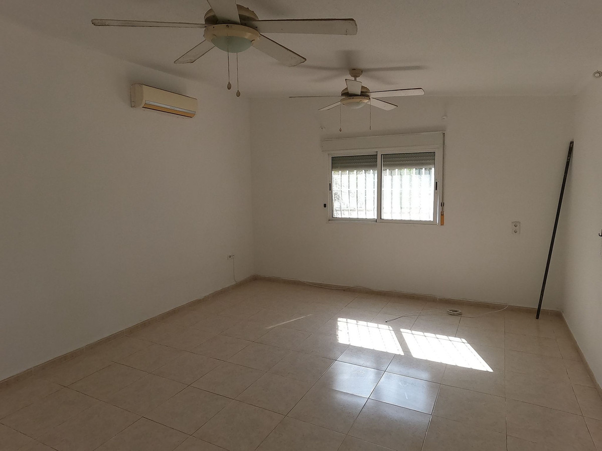 Se vende Villa - Chalet de 4 dormitorios en Costa Blanca, Alicante, España