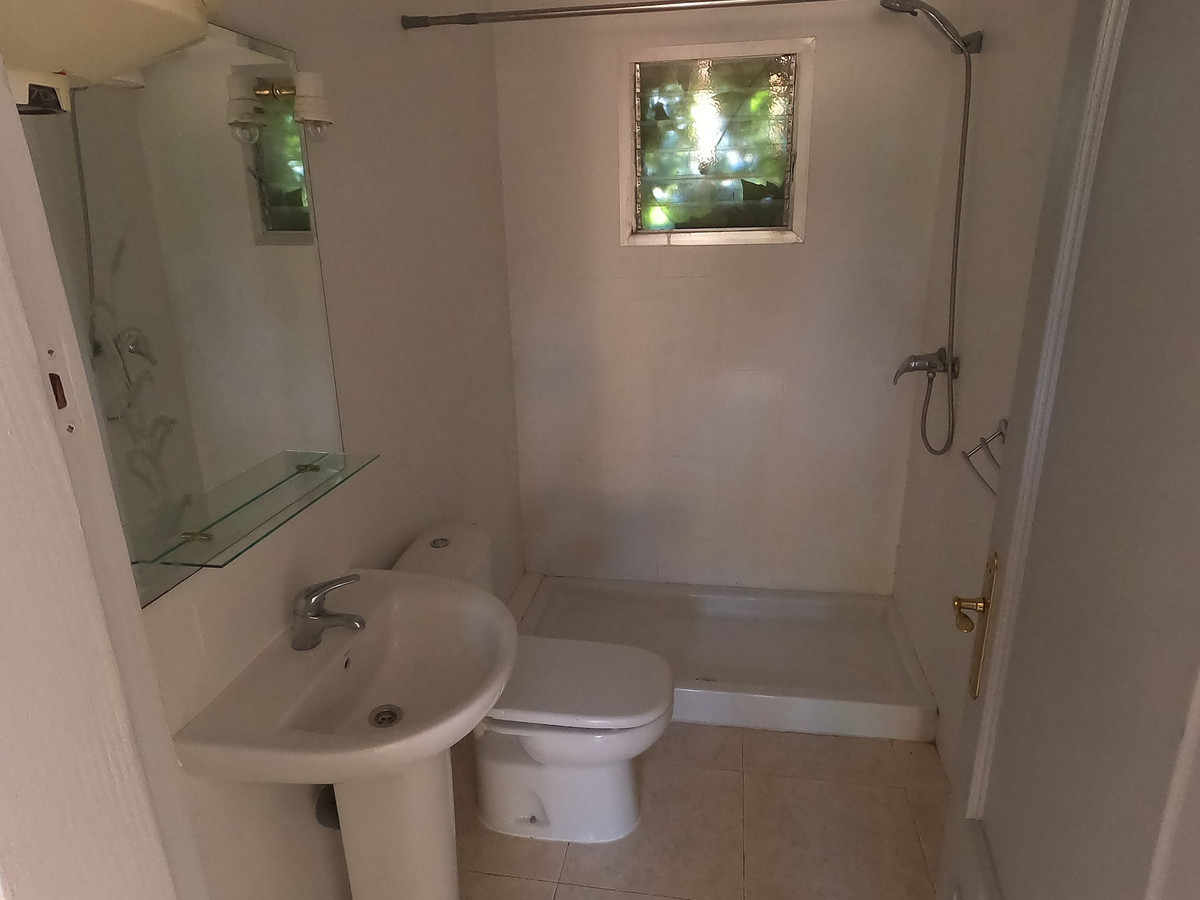 Se vende Villa - Chalet de 4 dormitorios en Costa Blanca, Alicante, España