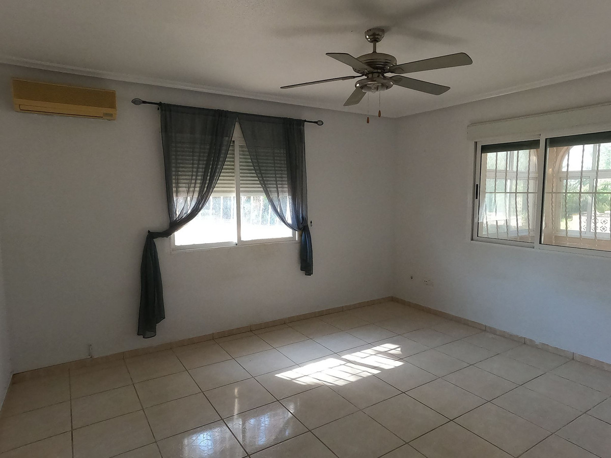 Se vende Villa - Chalet de 4 dormitorios en Costa Blanca, Alicante, España