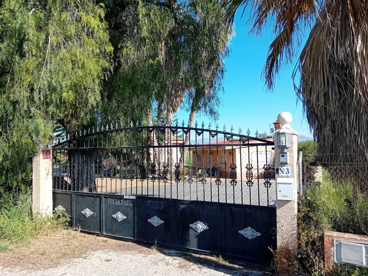 Se vende Villa - Chalet de 4 dormitorios en Costa Blanca, Alicante, España