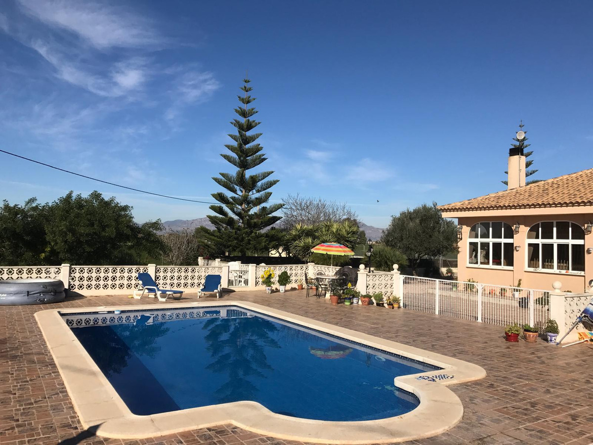 Se vende Villa - Chalet de 4 dormitorios en Costa Blanca, Alicante, España