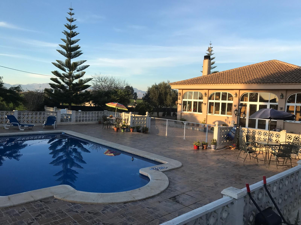 Se vende Villa - Chalet de 4 dormitorios en Costa Blanca, Alicante, España