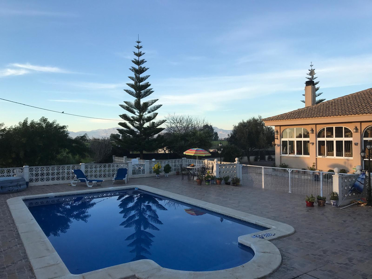 Se vende Villa - Chalet de 4 dormitorios en Costa Blanca, Alicante, España