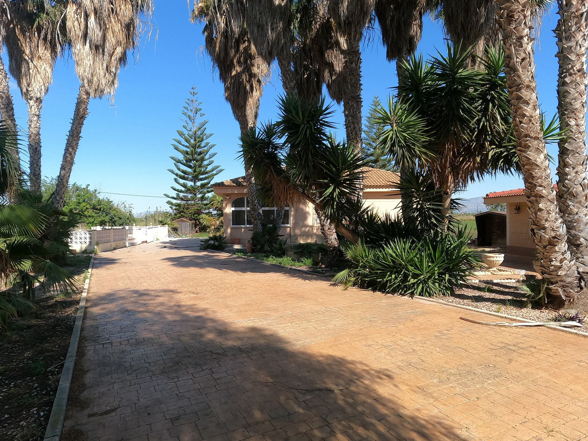 Se vende Villa - Chalet de 4 dormitorios en Costa Blanca, Alicante, España