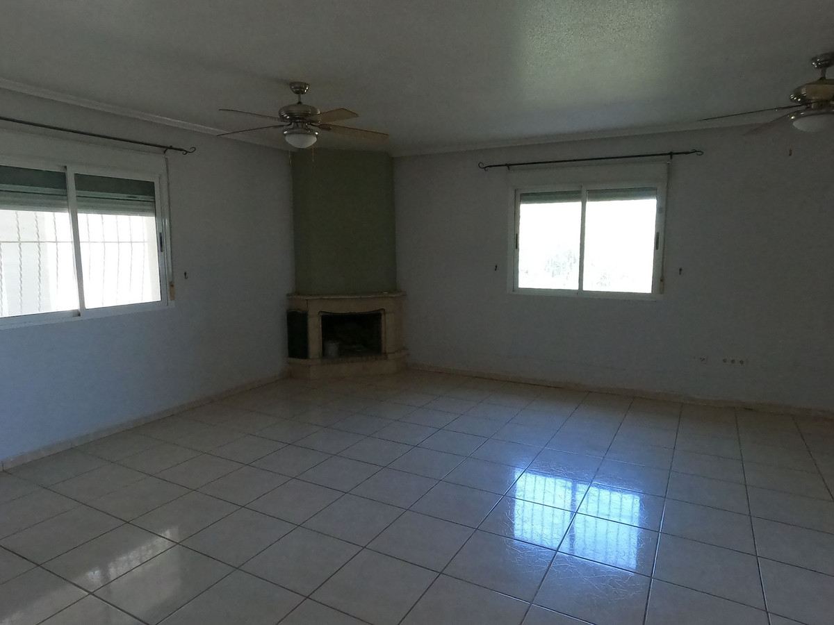 Se vende Villa - Chalet de 4 dormitorios en Costa Blanca, Alicante, España