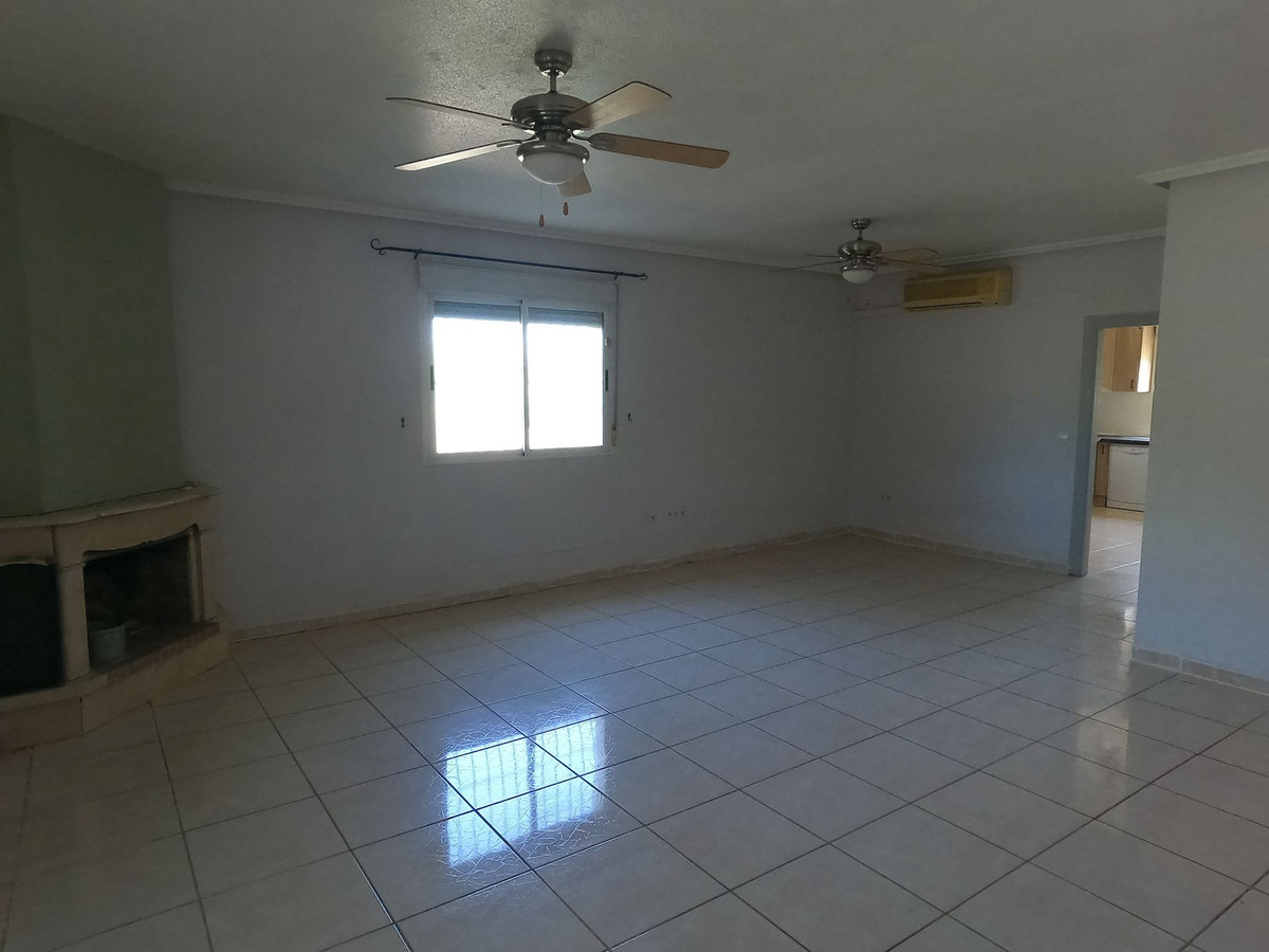 Se vende Villa - Chalet de 4 dormitorios en Costa Blanca, Alicante, España