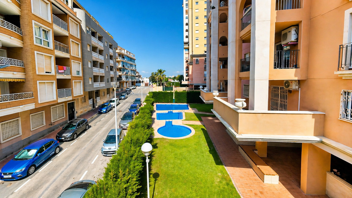 Se vende Apartamento Planta Media de 3 dormitorios en Costa Blanca, Alicante, España