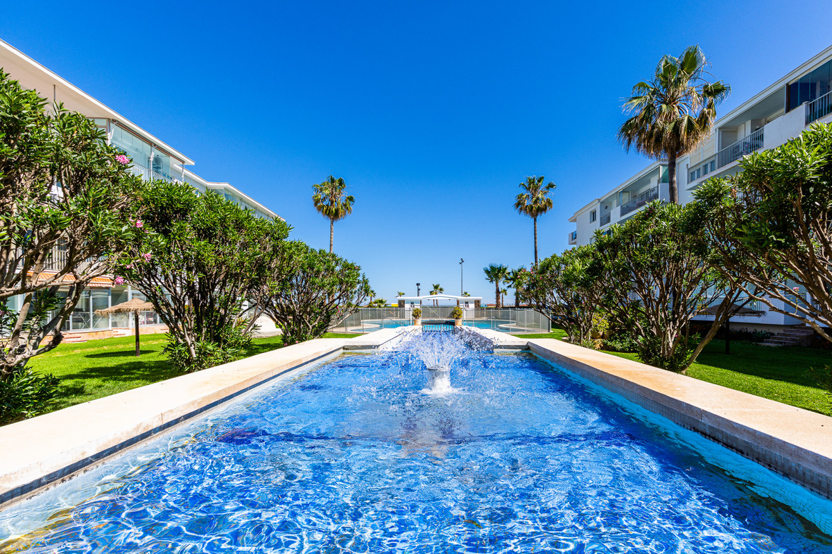2 Bed Apartment for sale in Fuengirola Costa Del Sol, Málaga, Spain
