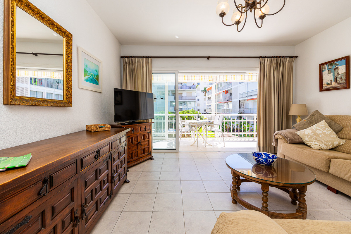 2 Bed Apartment for sale in Fuengirola Costa Del Sol, Málaga, Spain