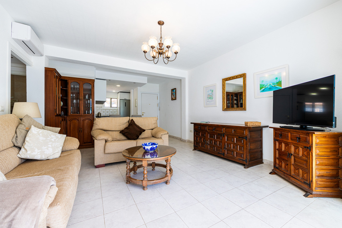 2 Bed Apartment for sale in Fuengirola Costa Del Sol, Málaga, Spain