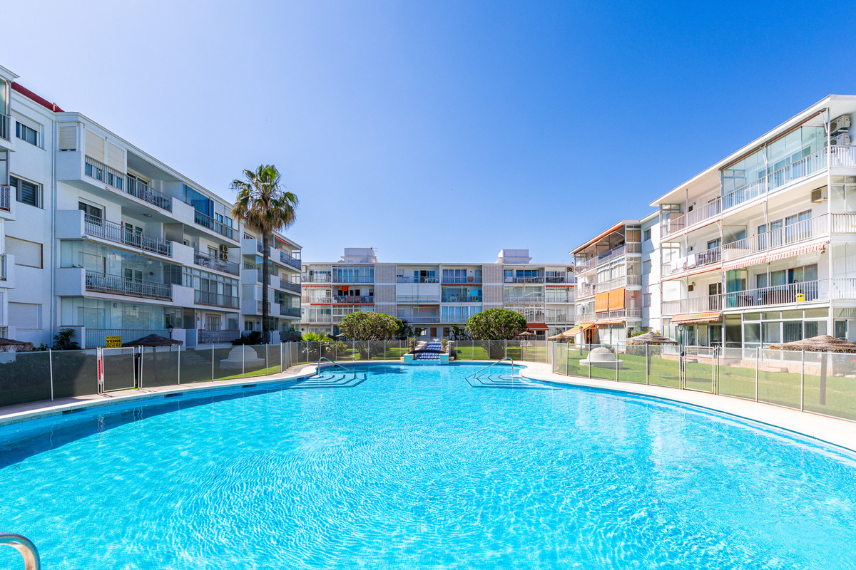 2 Bed Apartment for sale in Fuengirola Costa Del Sol, Málaga, Spain