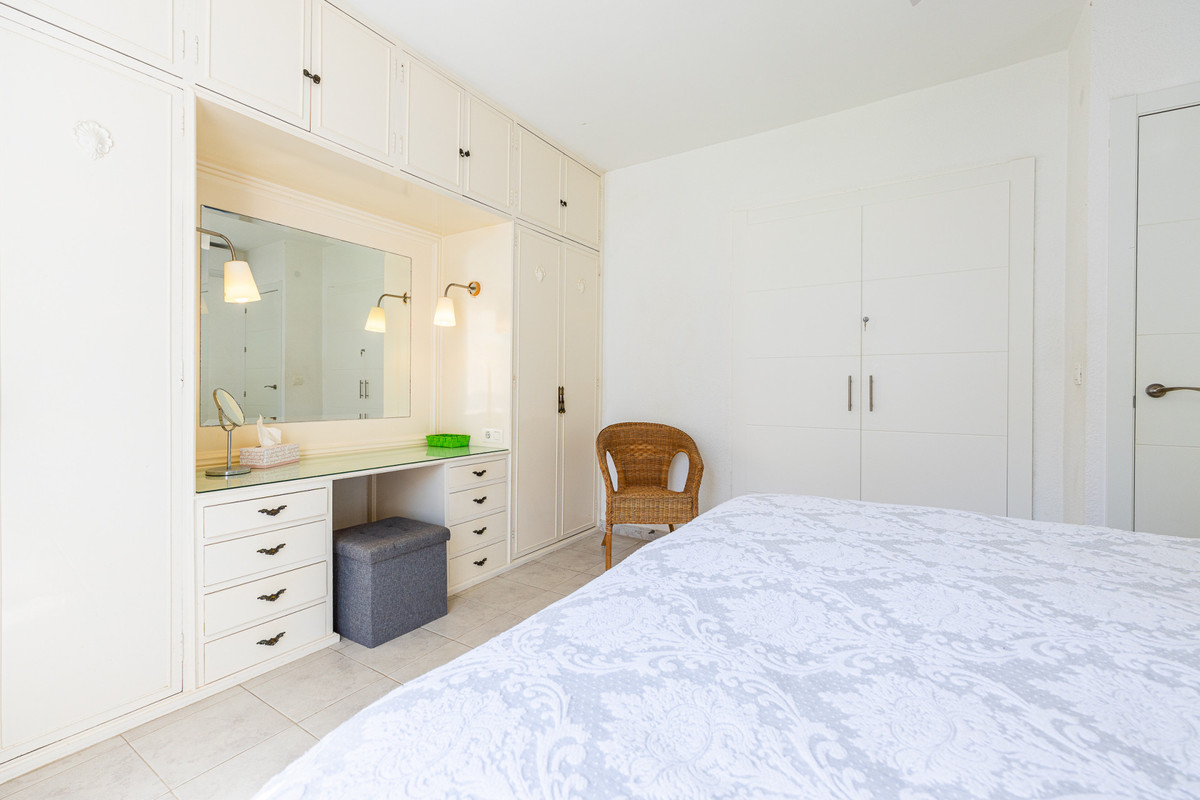 2 Bed Apartment for sale in Fuengirola Costa Del Sol, Málaga, Spain