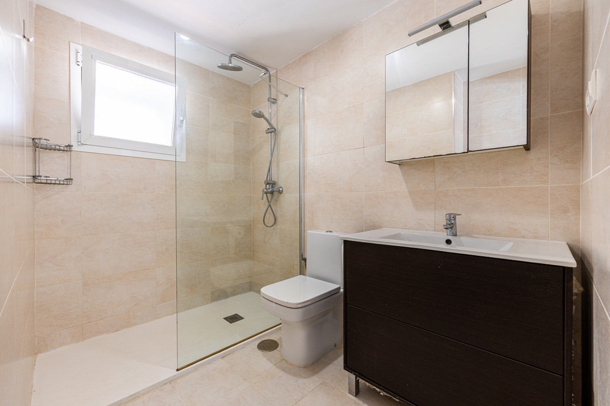 2 Bed Apartment for sale in Fuengirola Costa Del Sol, Málaga, Spain