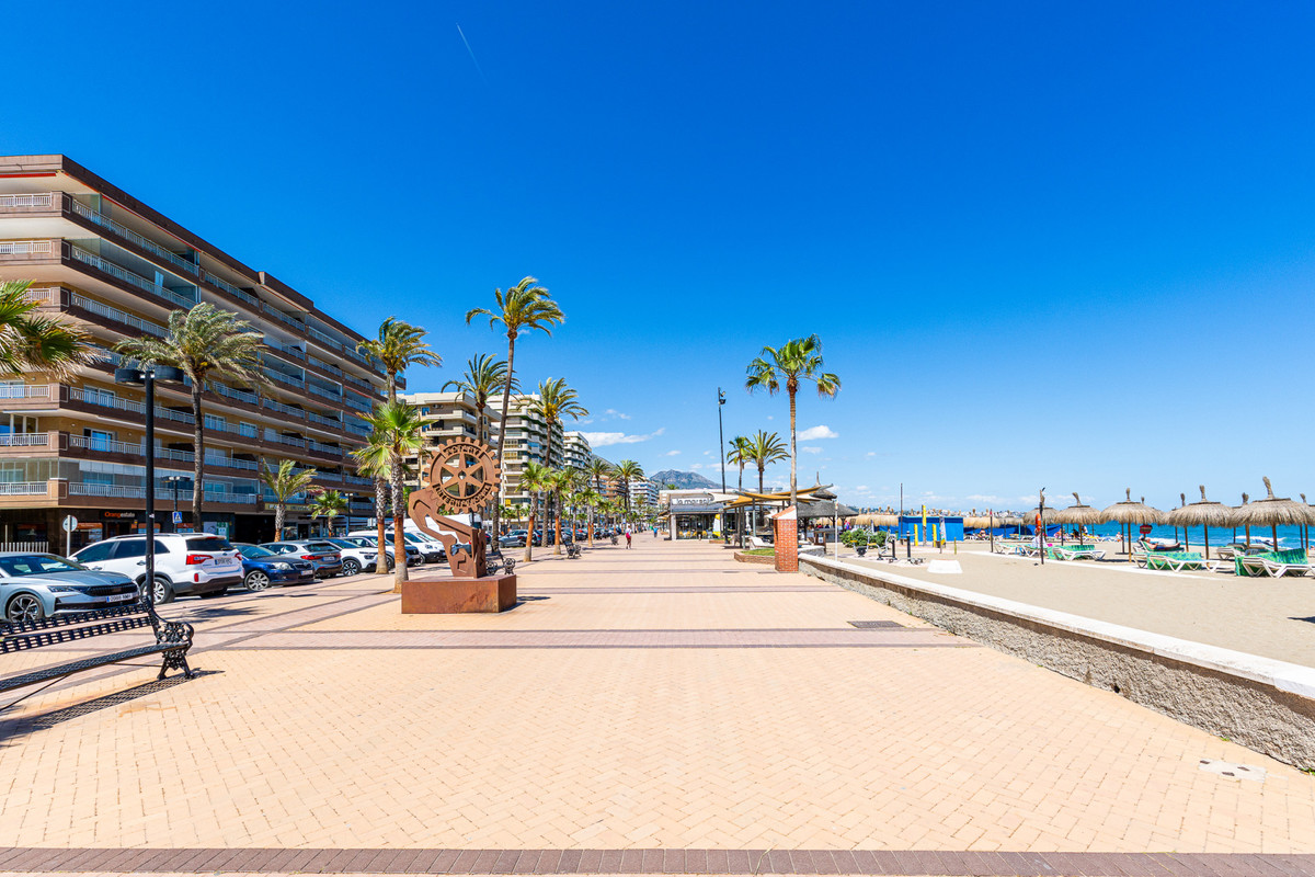 2 Bed Apartment for sale in Fuengirola Costa Del Sol, Málaga, Spain