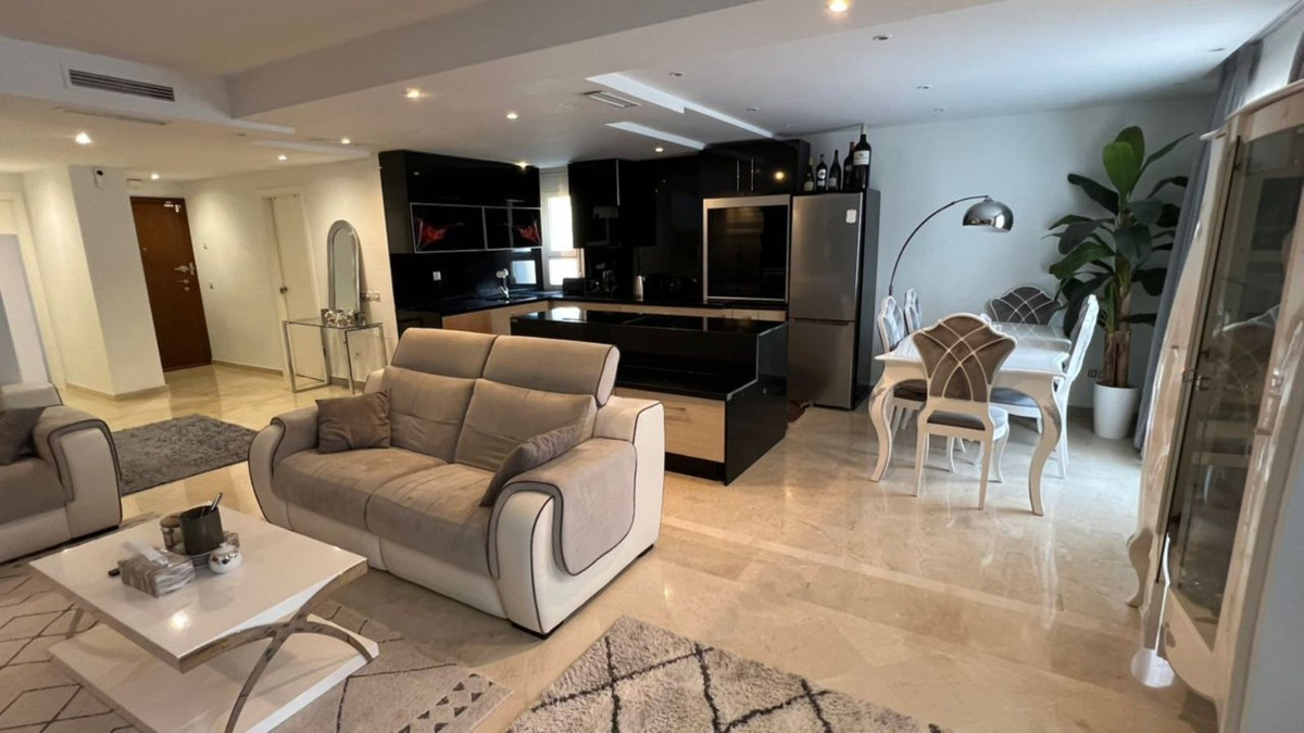 Se vende Apartamento Planta Media de 3 dormitorios en Costa Del Sol, Málaga, España