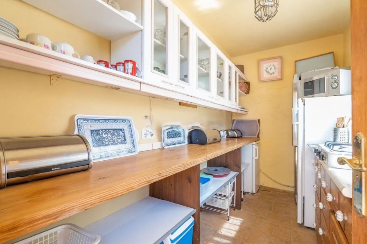 6 Bed Townhouse for sale in Estepona Costa Del Sol, Málaga, Spain