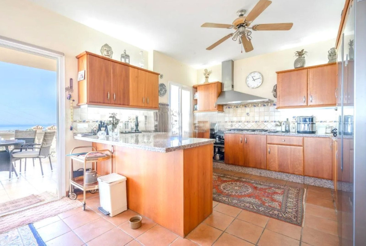 6 Bed Townhouse for sale in Estepona Costa Del Sol, Málaga, Spain